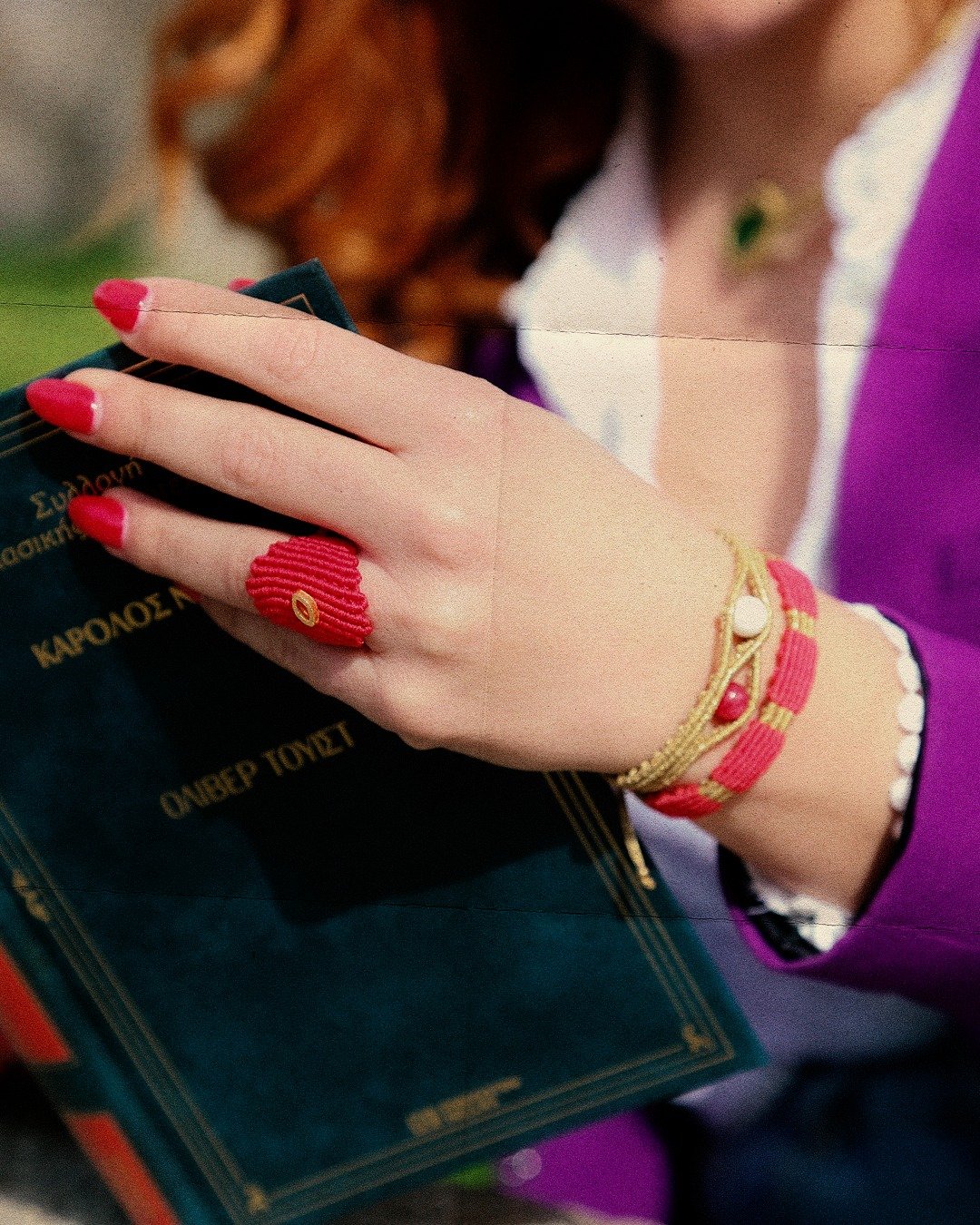 Reading in style.
🧡 Link in bio
#macramekoutsakis #followtheflow #handmadejewellery #macrame #christmascollection