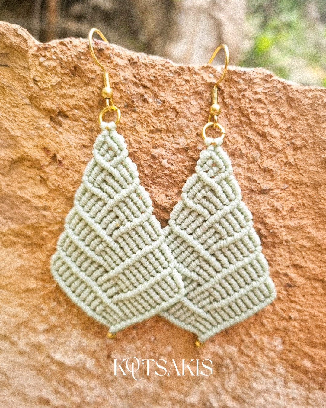 Boho style but make it elegant. 🧡 Link in bio
#macramekoutsakis #handmadejewellery #macrame #martakia #march